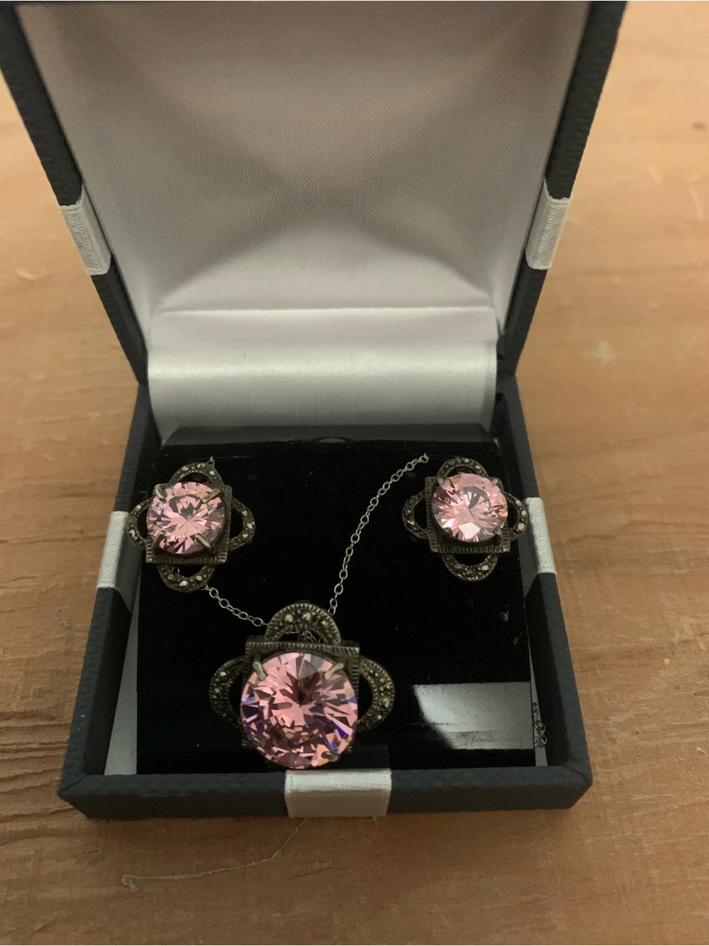 Vintage-Inspired Pink Crystal Necklace Set